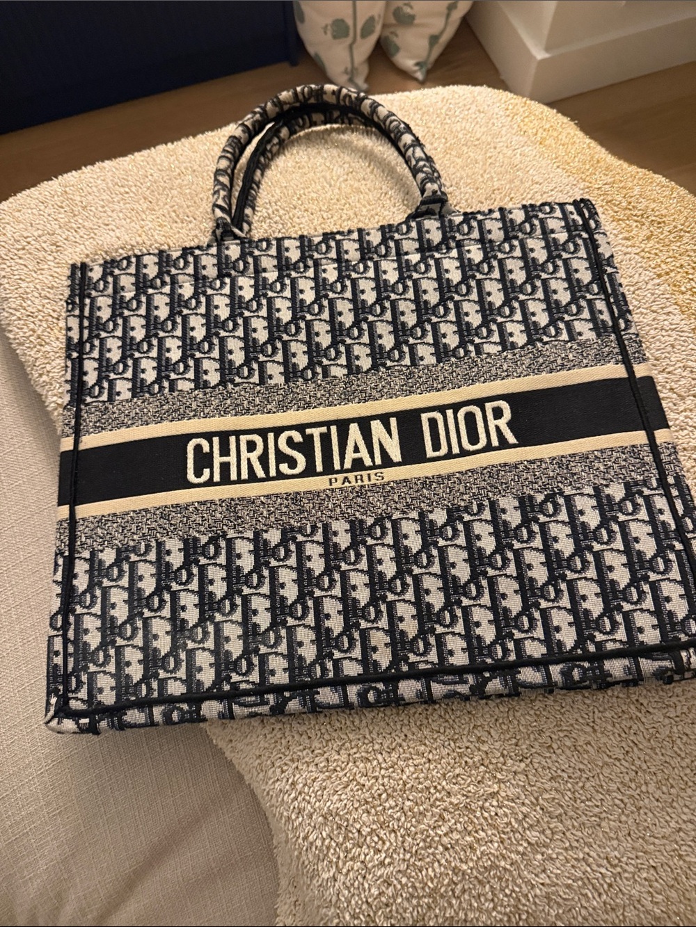 Tote in Black and Cream